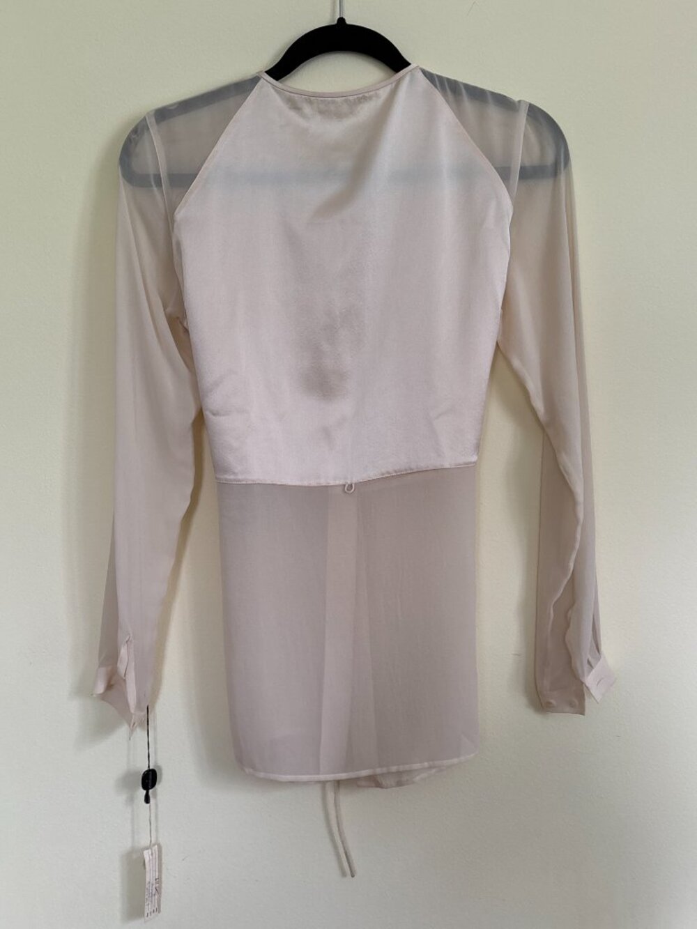Tahari Cream Silk Women's Blouse Size 6 with Pearl Buttons and Draw String - Picture 2 of 11